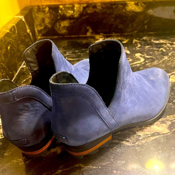NWOT SOREL Navy Blue Ankle Boots. Size 8. - Picture 4 of 13